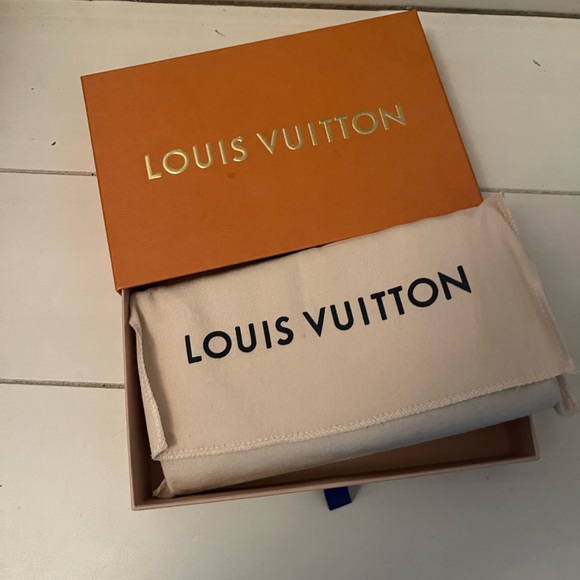 Louis Vuitton Monogram Zippy Wallet (M42616) - Picture 2 of 6